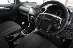 ISUZU KB300D-TEQ LX 4X2 E/C full