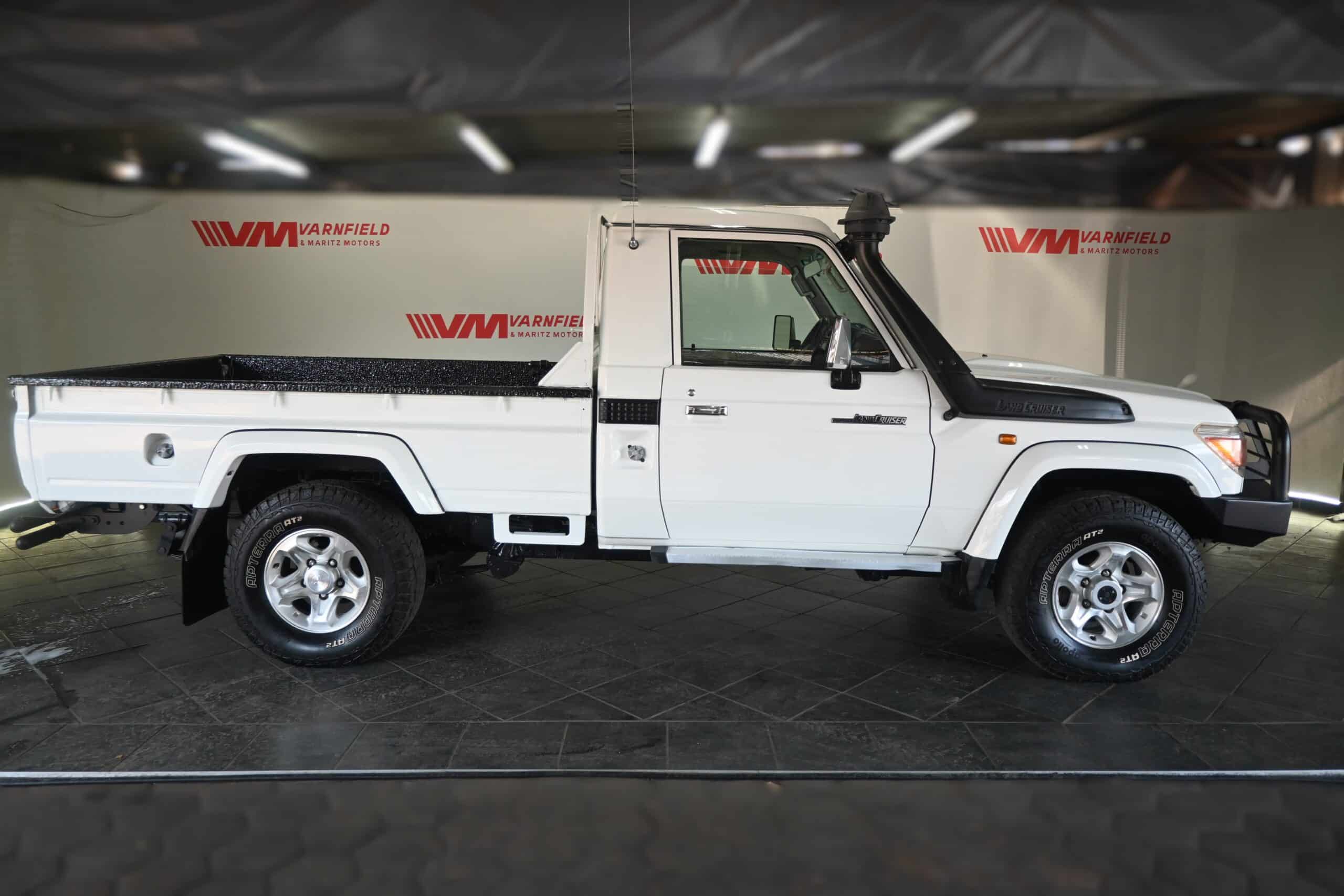 TOYOTA LAND CRUISER 79 4.5D P/U S/C V8