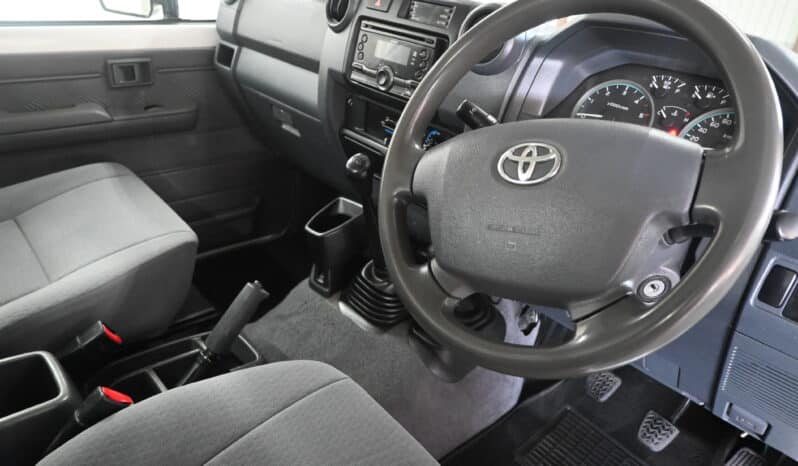TOYOTA LAND CRUISER 79 4.5D P/U S/C V8 full