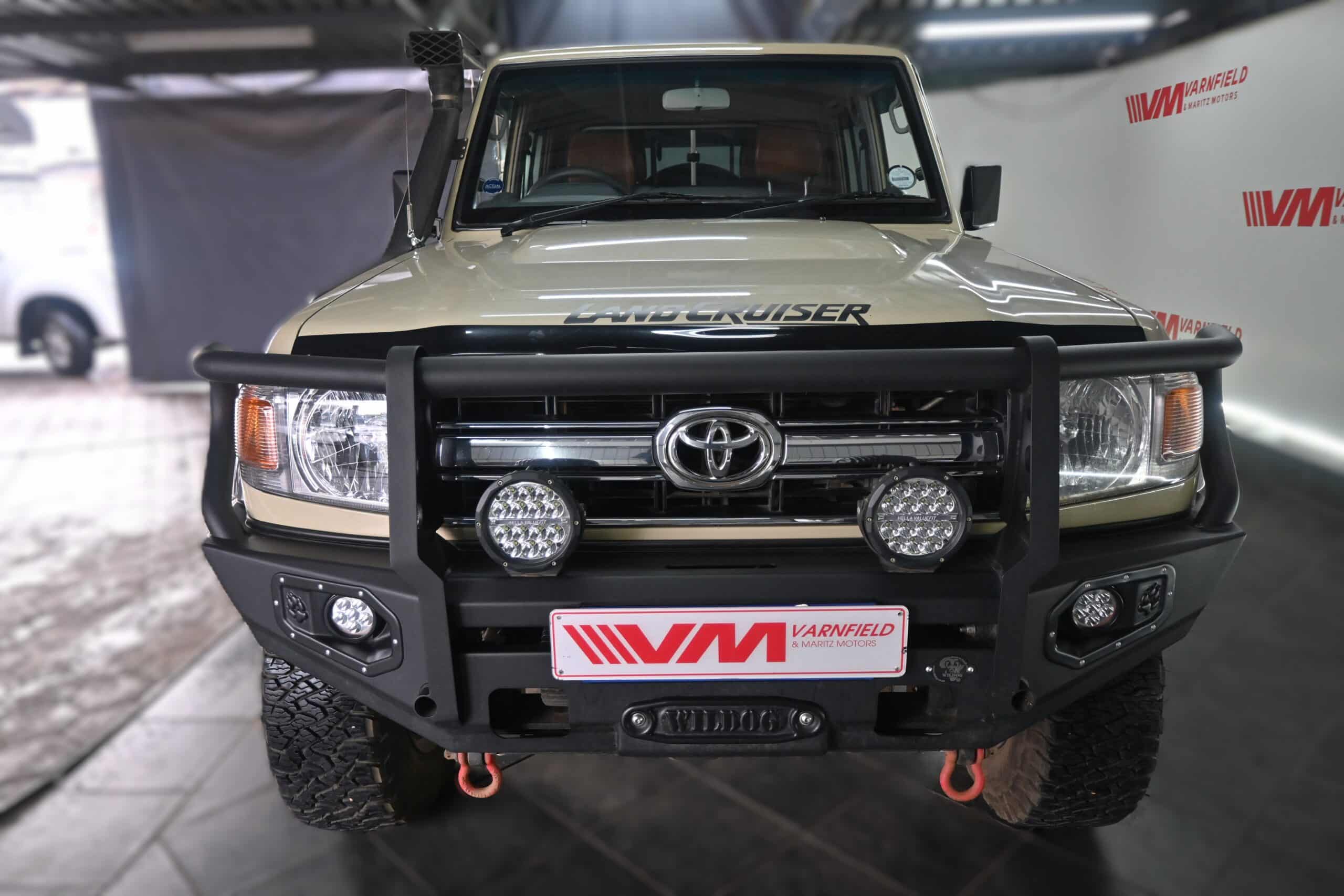 TOYOTA LAND CRUISER 79 4.0P D/C
