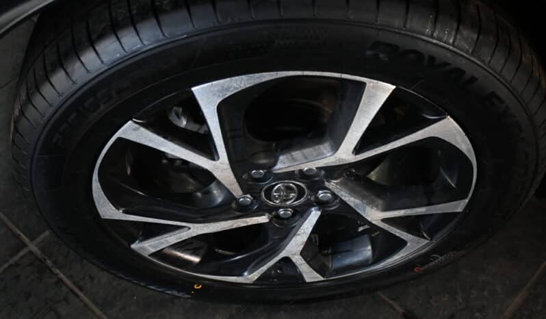 TOYOTA C-HR 1.2T LUXURY CVT full