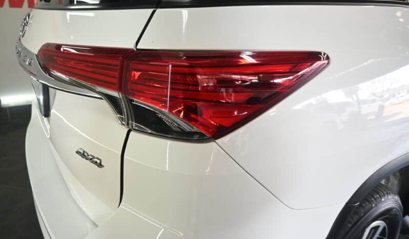 TOYOTA FORTUNER 2.8GD-6 4X4  A/T full