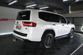 TOYOTA LAND CRUISER 300 3.3D GR-S