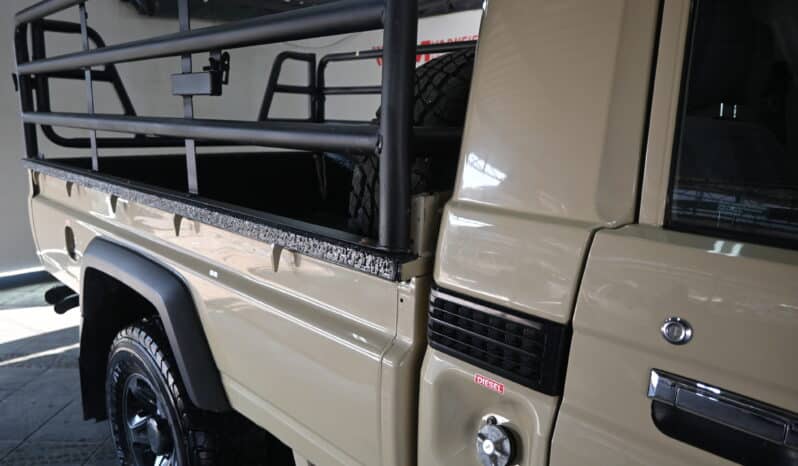 TOYOTA LAND CRUISER 79 2.8GD-6 P/U S/C A/T full