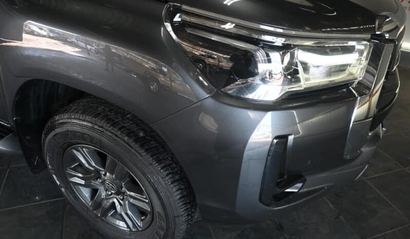 TOYOTA HILUX 2.8GD-6 4X4 A/T D/C RAIDER full