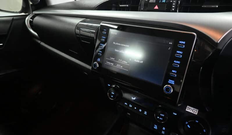 TOYOTA HILUX 2.8GD-6 4X4 A/T D/C RAIDER full
