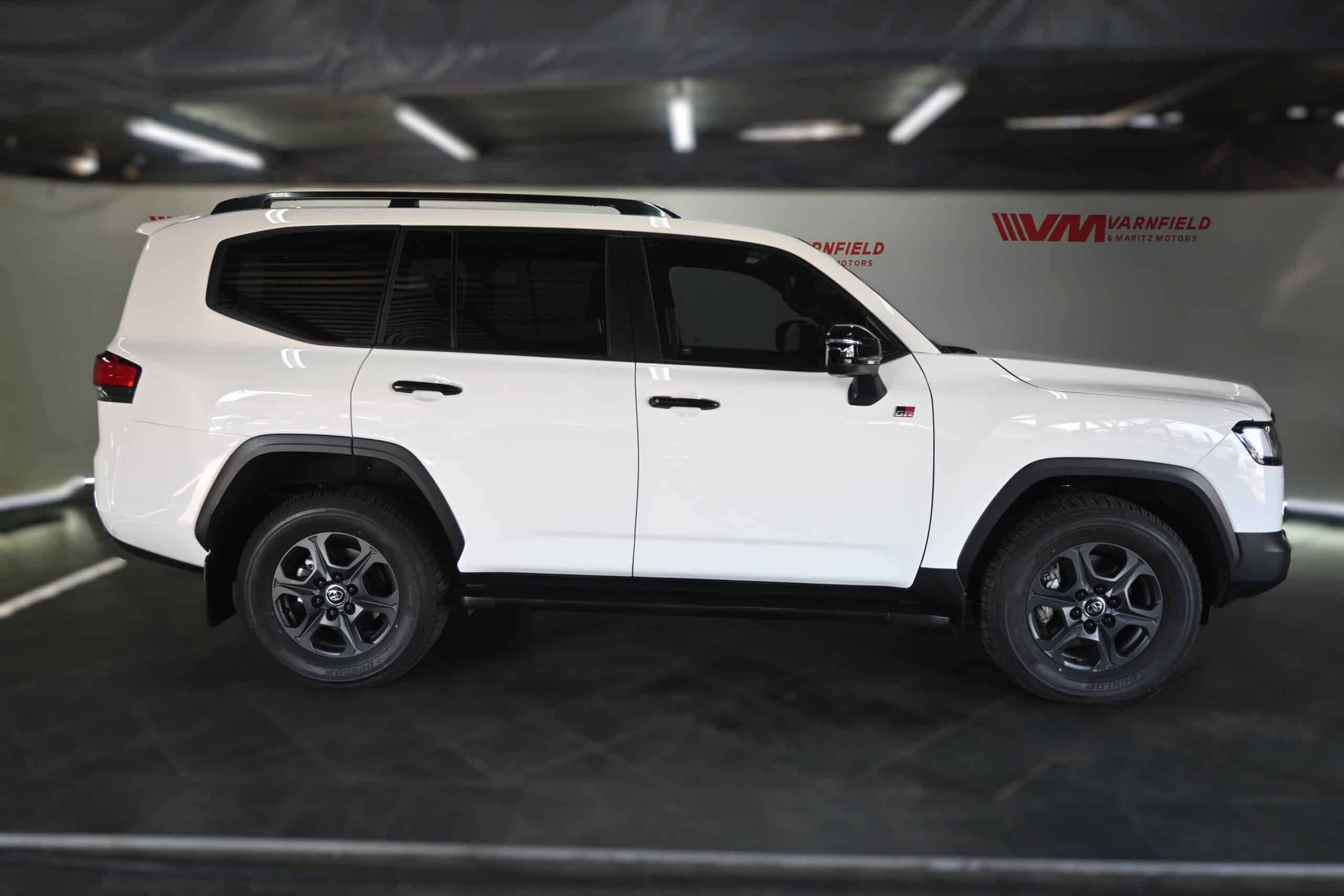 TOYOTA LAND CRUISER 300 3.3D GR-S