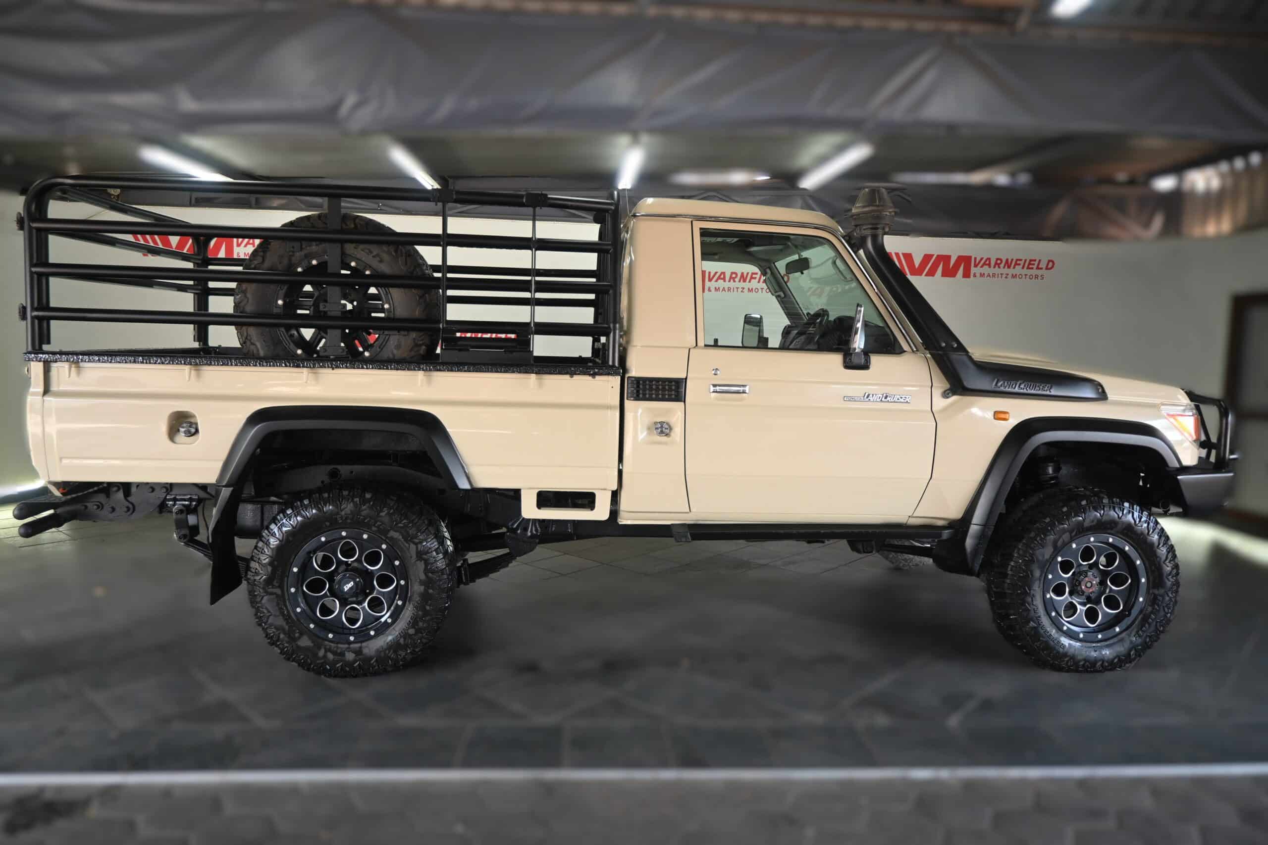 TOYOTA LAND CRUISER 79 4.5D S/C V8