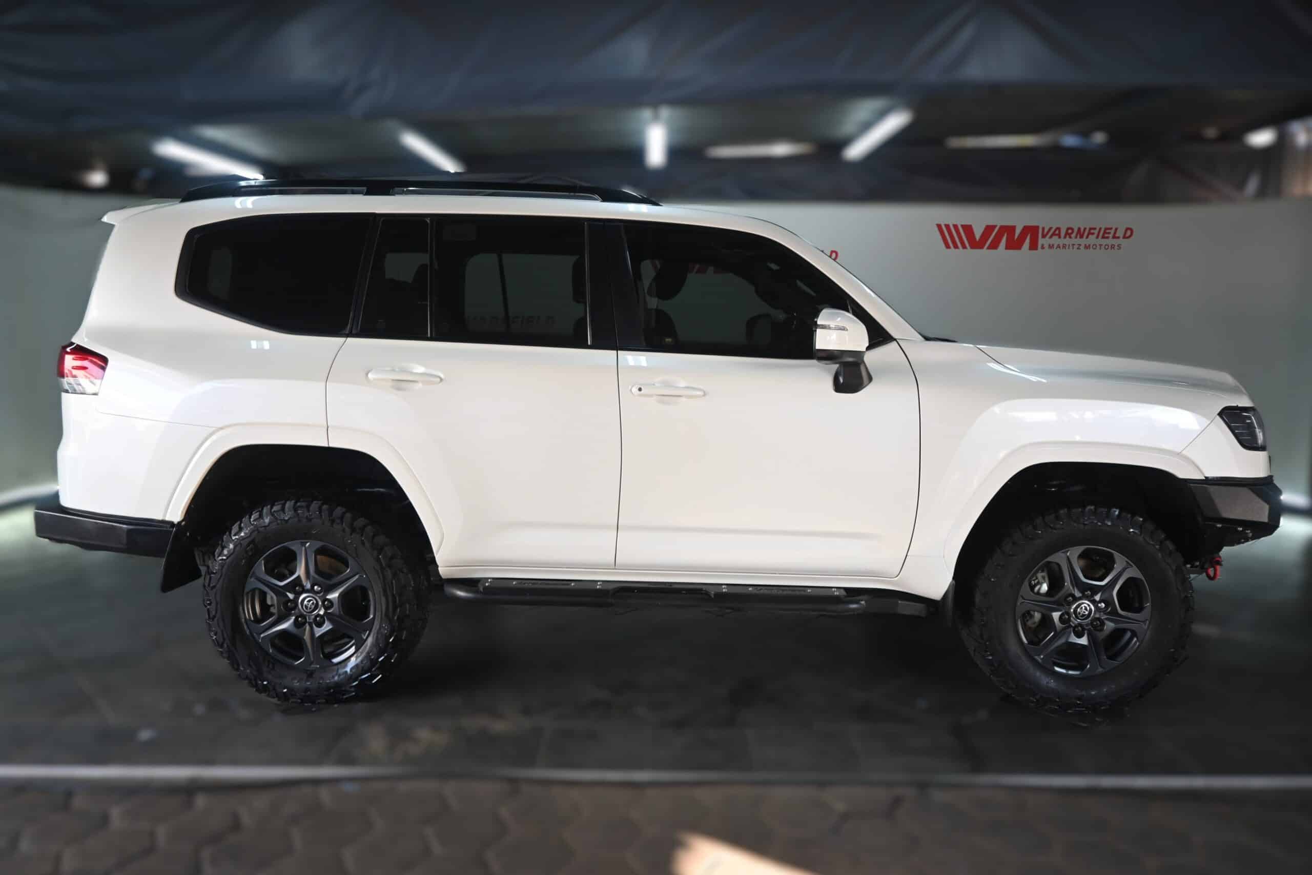 TOYOTA LAND CRUISER 300 V6 3.3D GX-R