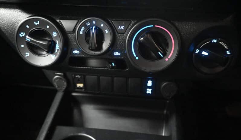 TOYOTA HILUX 2.8GD-6 RB LEGEND 4X4 E/C AT full
