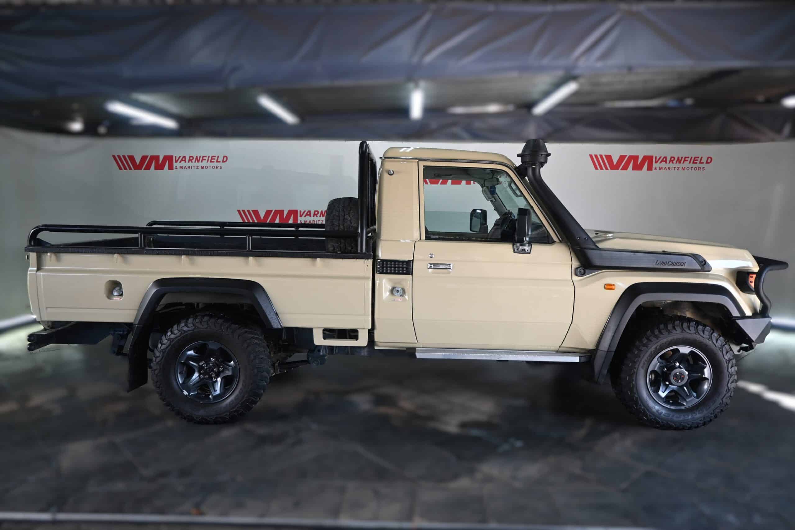 TOYOTA LAND CRUISER 79 4.5D P/U S/C V8