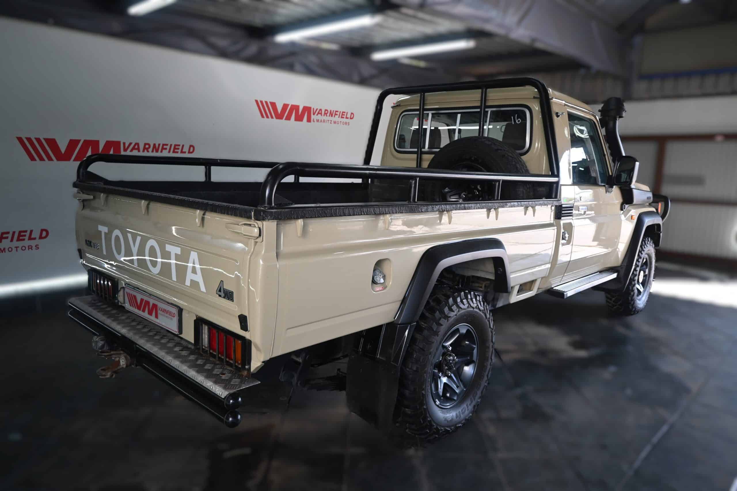 TOYOTA LAND CRUISER 79 4.5D P/U S/C V8