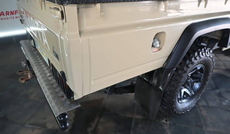 TOYOTA LAND CRUISER 79 4.5D P/U S/C V8 full