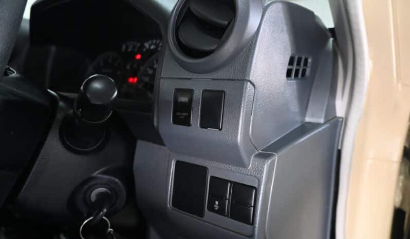 TOYOTA LAND CRUISER 79 4.5D P/U S/C V8 full