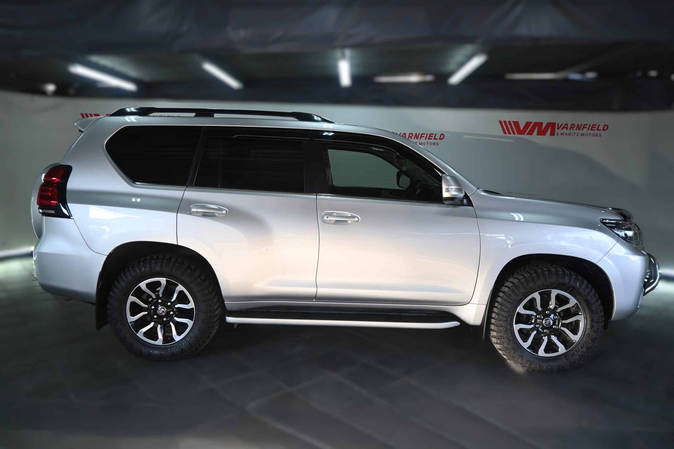 Toyota Land Cruiser 300 V6 3.3D GR-S