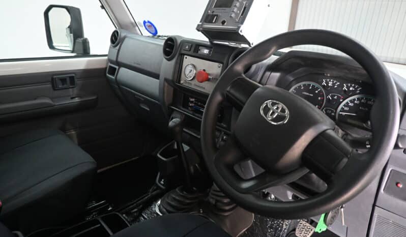 TOYOTA LAND CRUISER 79 4.2D P/U S/C (MINE SPEC) full