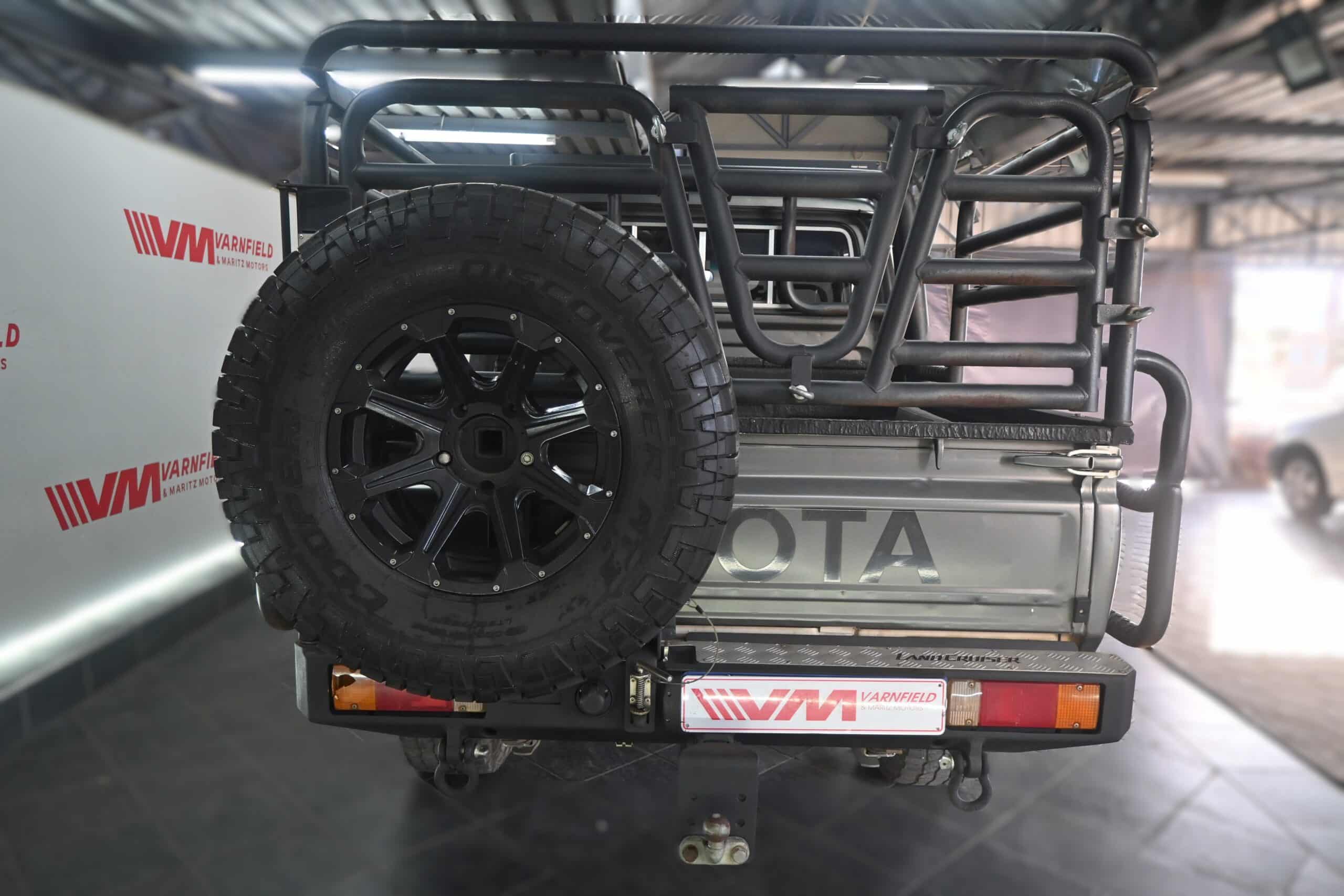 TOYOTA LAND CRUISER 79 4.5D P/U D/C
