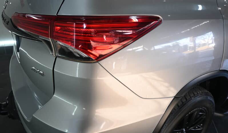TOYOTA FORTUNER 2.8GD-6 4X4 A/T full