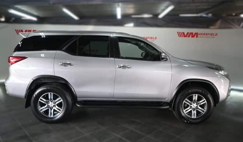 TOYOTA FORTUNER 2.4GD-6 RB A/T full