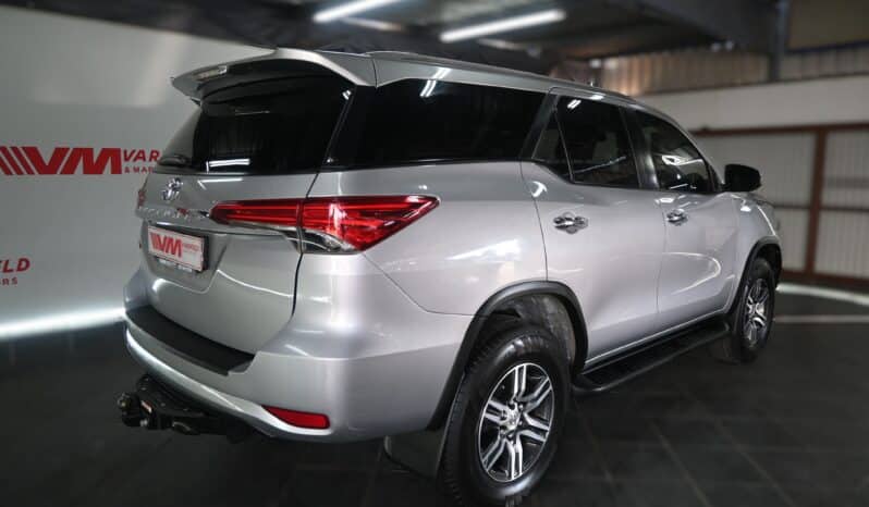 TOYOTA FORTUNER 2.4GD-6 RB A/T full