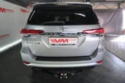 TOYOTA FORTUNER 2.4GD-6 RB A/T full