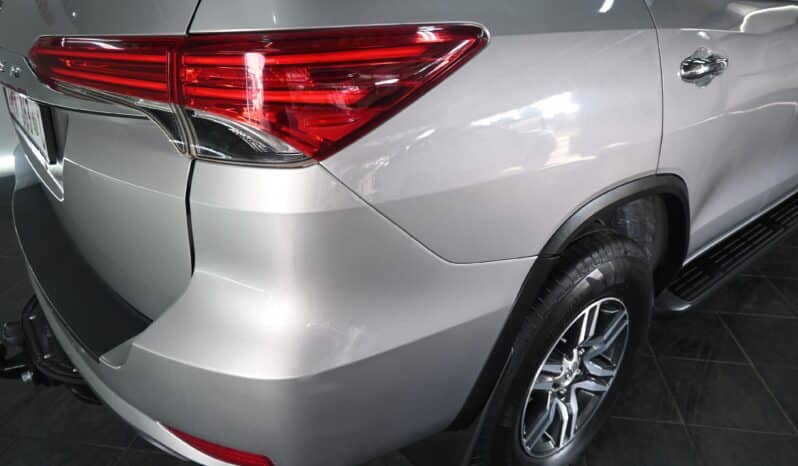 TOYOTA FORTUNER 2.4GD-6 RB A/T full
