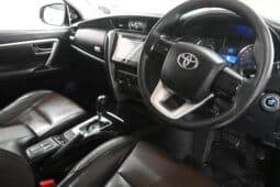 TOYOTA FORTUNER 2.4GD-6 RB A/T full