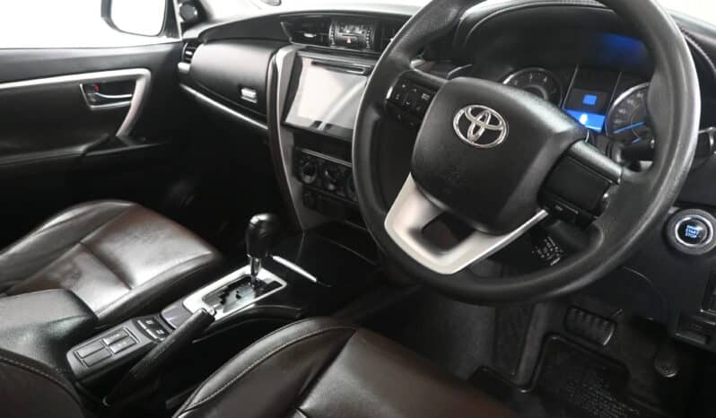 TOYOTA FORTUNER 2.4GD-6 RB A/T full