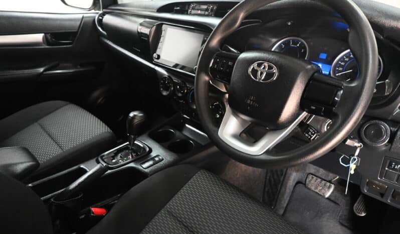 TOYOTA HILUX 2.4GD-6 SRX 4X4 A/T D/C full