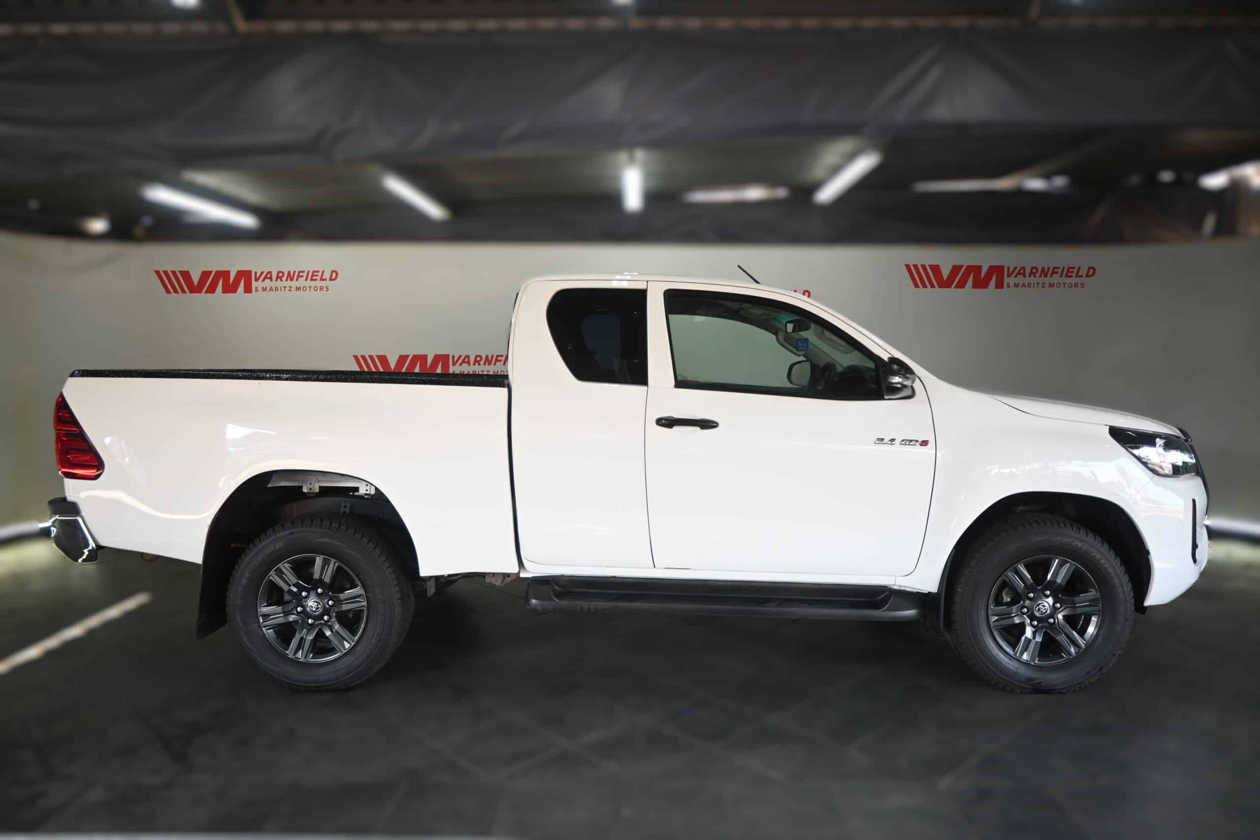 TOYOTA HILUX 2.4GD-6 RB RAIDER A/T P/U E/C