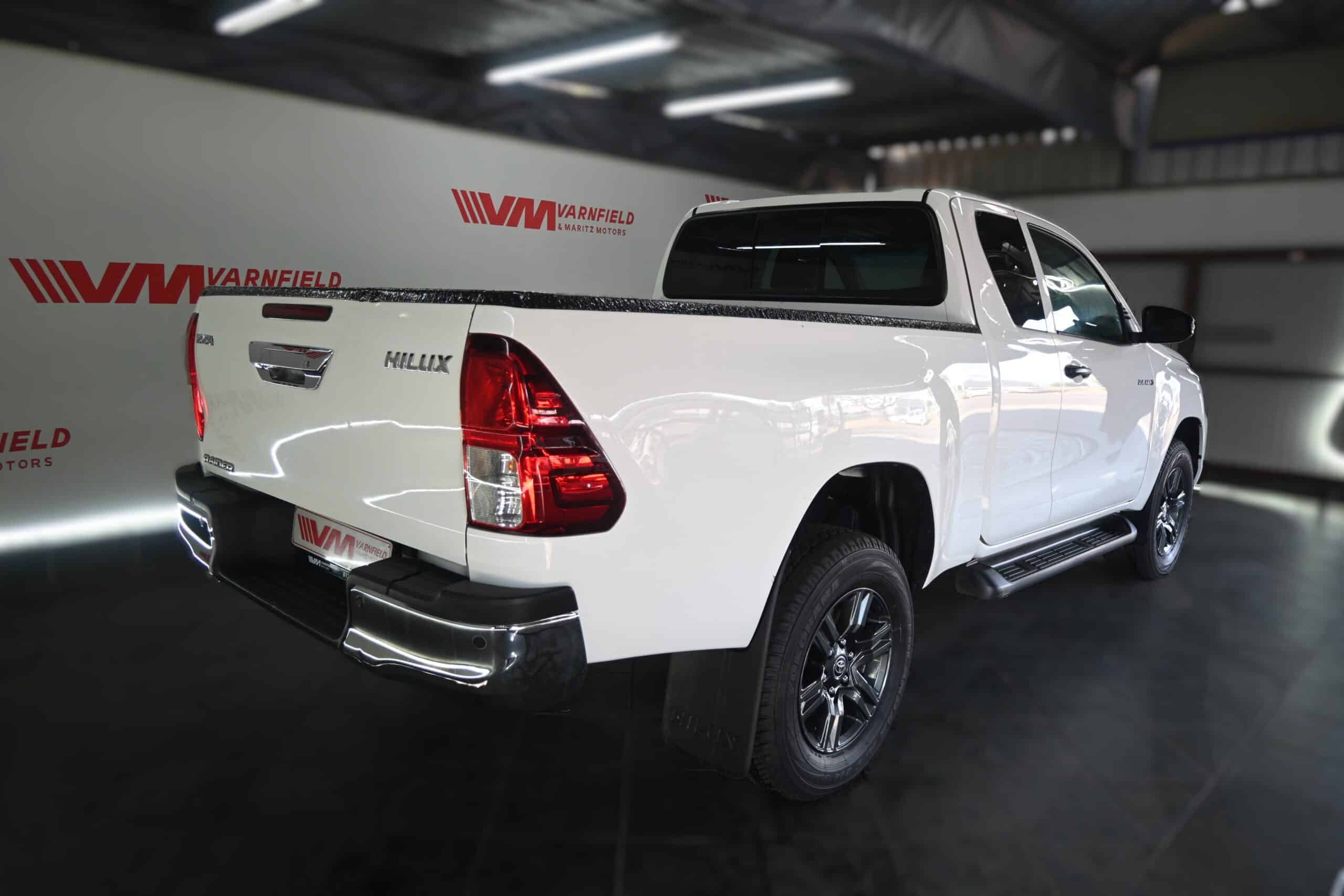 TOYOTA HILUX 2.4GD-6 RB RAIDER A/T P/U E/C
