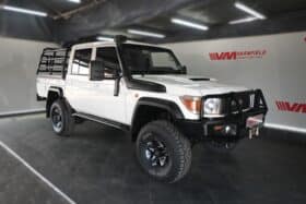 TOYOTA LAND CRUISER 79 4.5D 70TH EDITION D/C