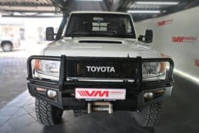 TOYOTA LAND CRUISER 79 4.5D 70TH EDITION D/C
