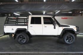 TOYOTA LAND CRUISER 79 4.5D 70TH EDITION D/C