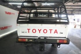 TOYOTA LAND CRUISER 79 4.5D 70TH EDITION D/C