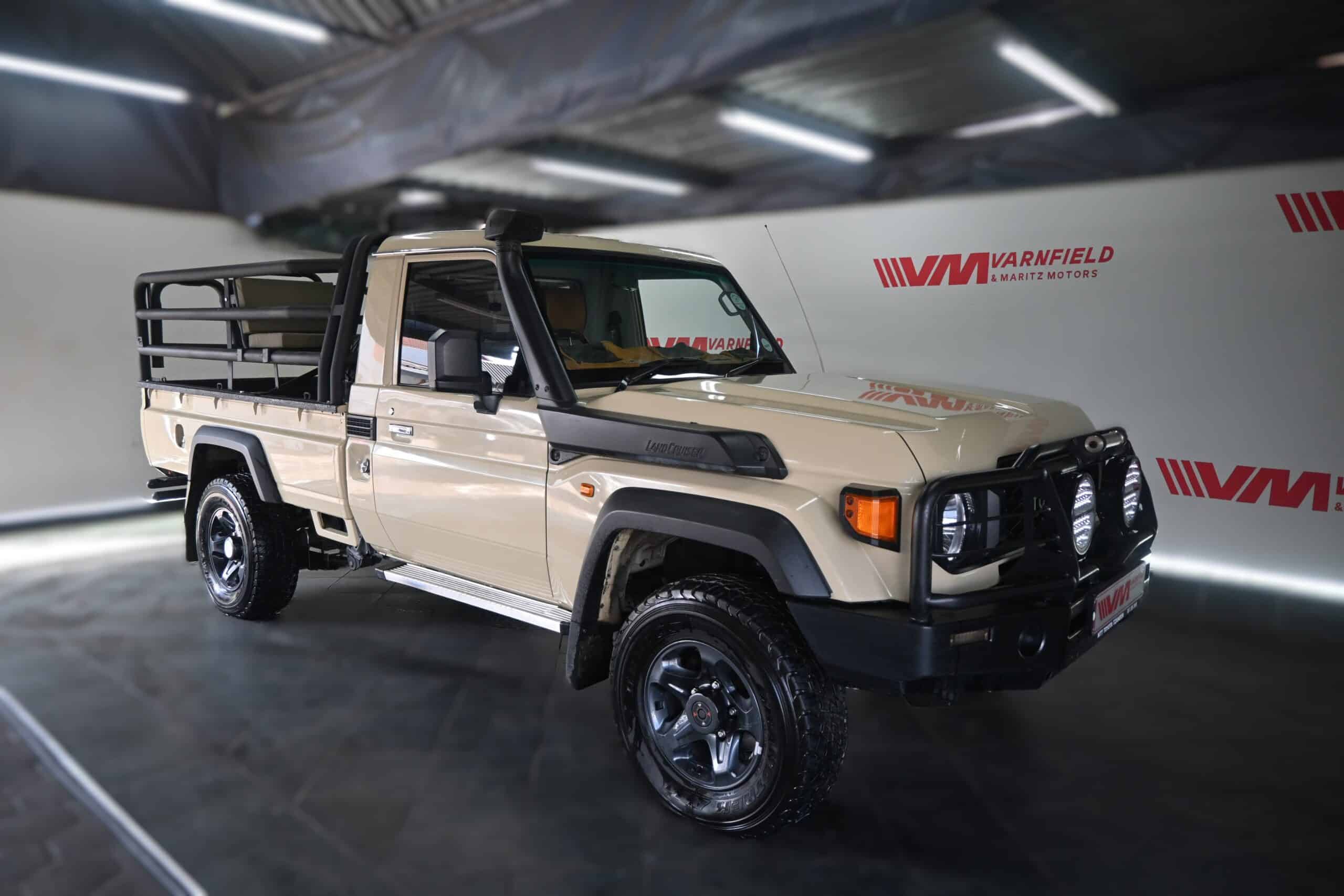 TOYOTA LAND CRUISER 79 4.5D P/U S/C V8