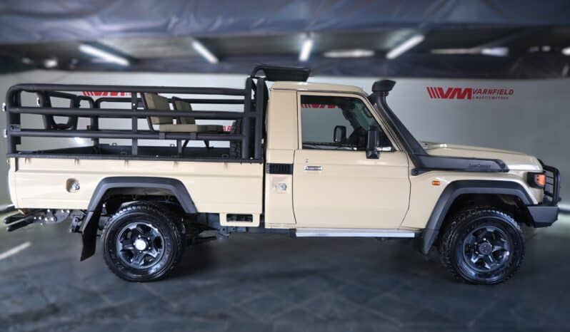 TOYOTA LAND CRUISER 79 4.5D P/U S/C V8 full