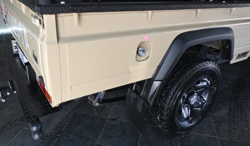 TOYOTA LAND CRUISER 79 4.5D P/U S/C V8 full
