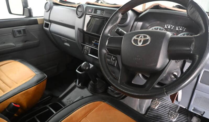 TOYOTA LAND CRUISER 79 4.5D P/U S/C V8 full