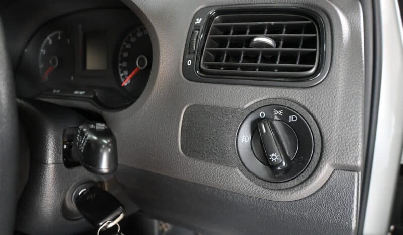 VOLKSWAGEN POLO VIVO 1.4 COMFORTLINE 5DR full