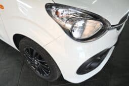 TOYOTA VITZ 1.0 XR full