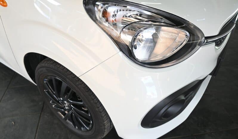 TOYOTA VITZ 1.0 XR full