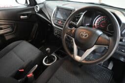 TOYOTA VITZ 1.0 XR full