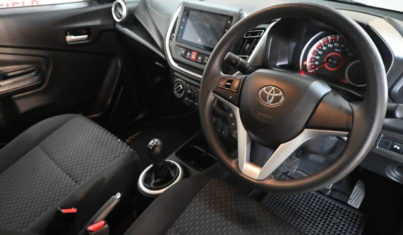 TOYOTA VITZ 1.0 XR full