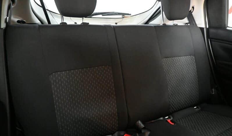 TOYOTA VITZ 1.0 XR full
