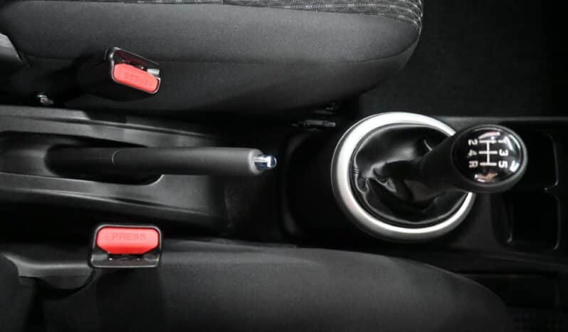 TOYOTA VITZ 1.0 XR full
