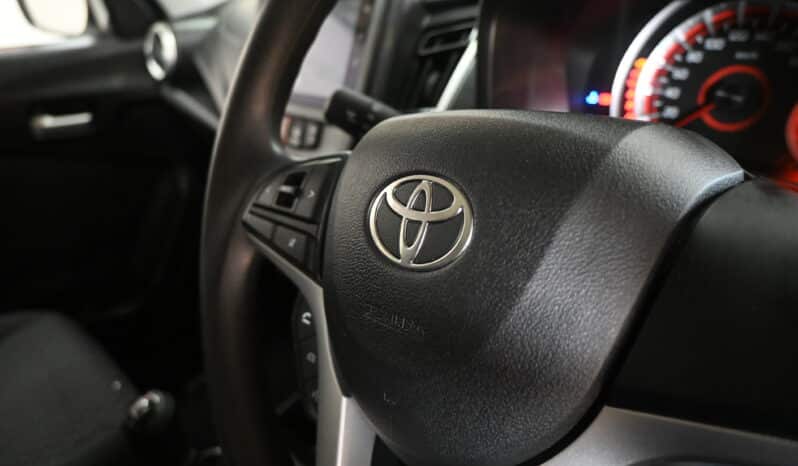 TOYOTA VITZ 1.0 XR full