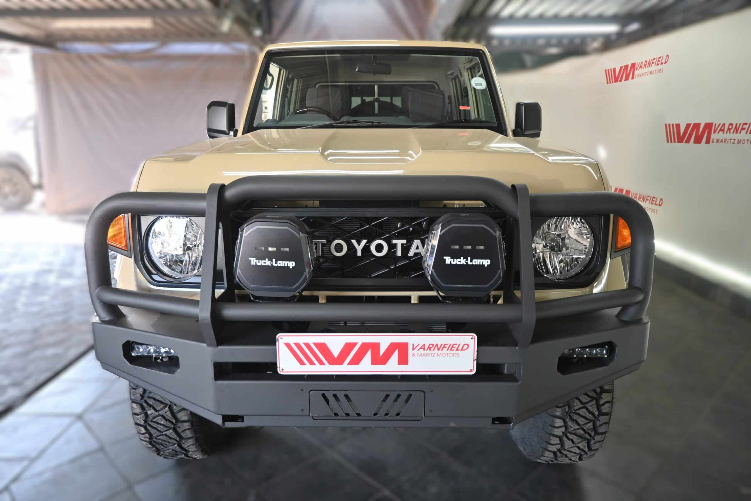 TOYOTA LAND CRUISER 79 2.8GD-6 A/T D/C