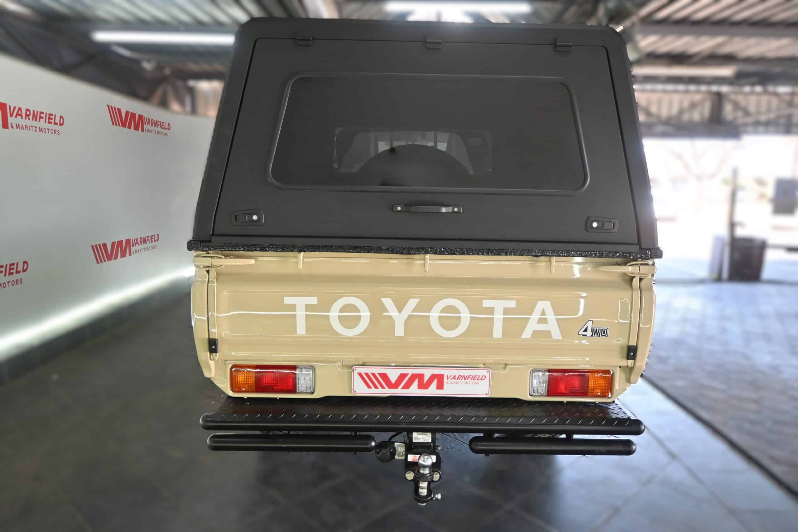 TOYOTA LAND CRUISER 79 2.8GD-6 A/T D/C