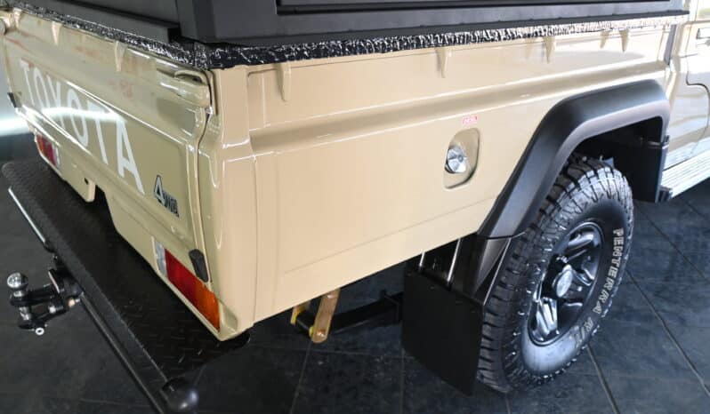 TOYOTA LAND CRUISER 79 2.8GD-6 A/T D/C full